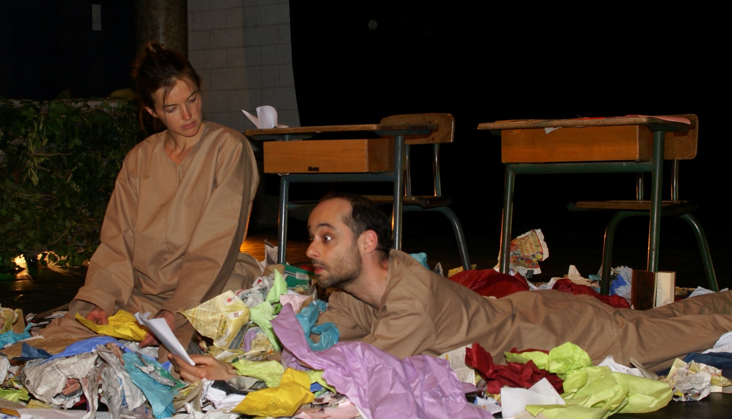 Silences de papiers Compagnie La Pierre et le Tapis Photo Luc Amimer